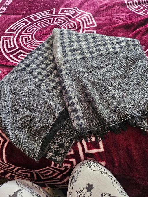 Buy & Sell Northfield Birmingham - Photos for 🖤 Oversized Monochrome Scarf