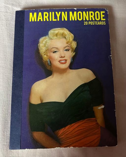 Buy & Sell Islington North London - Photos for Marilyn Monroe Postcards Book of 20.
