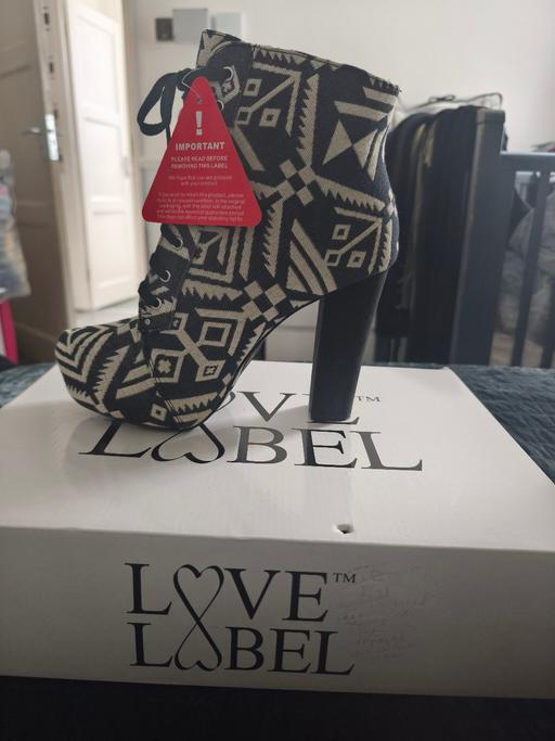 Buy & Sell Gipsy Hill South East London - Photos for Love Label - Black & White Lace Up shoes