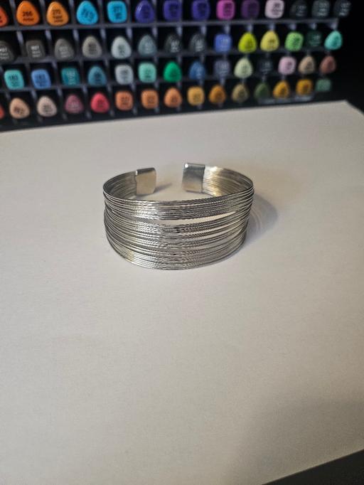 Buy & Sell Northfield Birmingham - Photos for 💍 Silver-Tone Wire Wrap Cuff Bracelet
