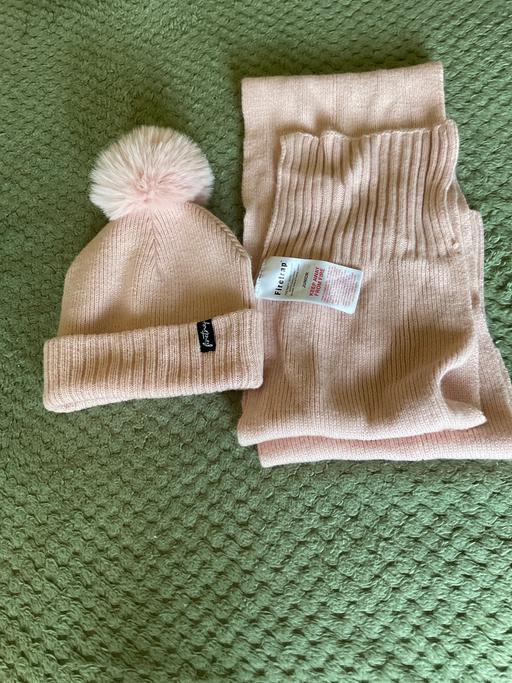 Buy & Sell Princes End Sandwell - Photos for Hat and SCALF set