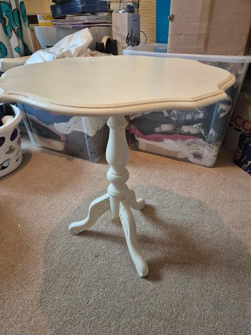 Buy & Sell Pelsall Walsall - Photos for Creamy White pedestal occasional table