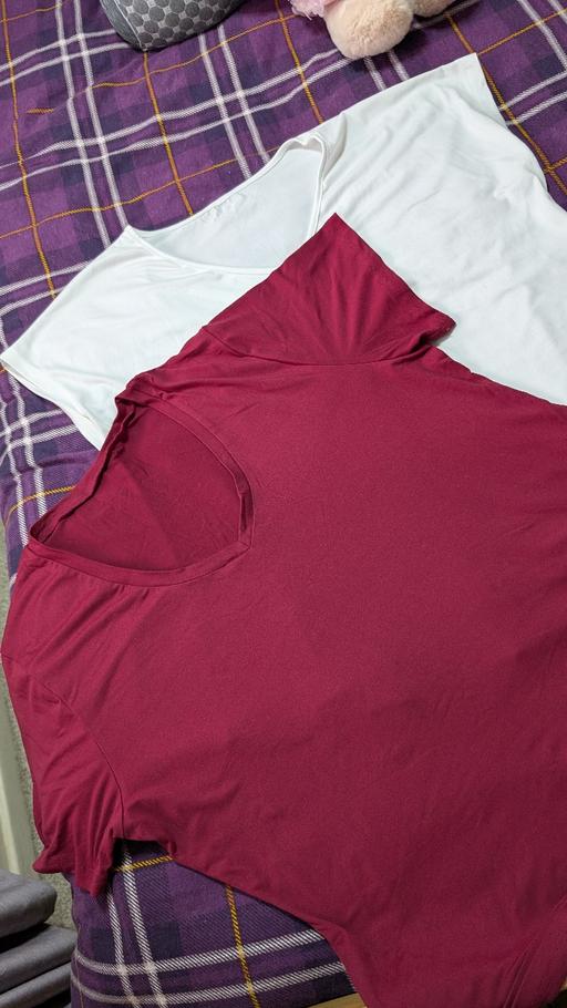 Buy & Sell Northfield Birmingham - Photos for 2 X T-SHIRT AND FLOWERED DRESS