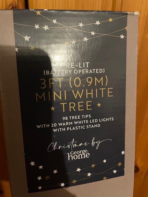 Buy & Sell Carlton Gedling - Photos for 3ft pre lit mini white tree
