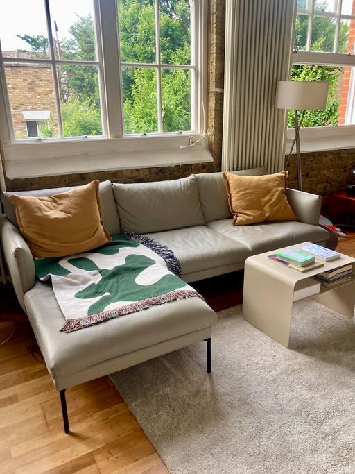 Buy & Sell Finsbury Park North London - Photos for Heals leather 4 seaters sofa w/ corner chaise