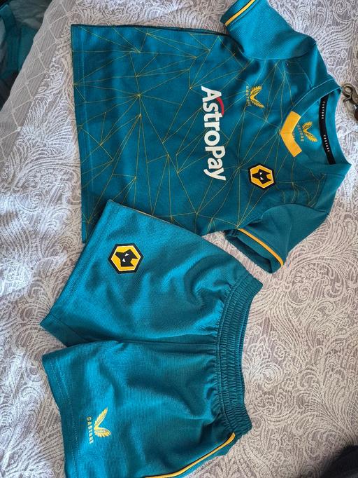 Buy & Sell Hasbury Dudley - Photos for Unisex Wolves Football club Kit