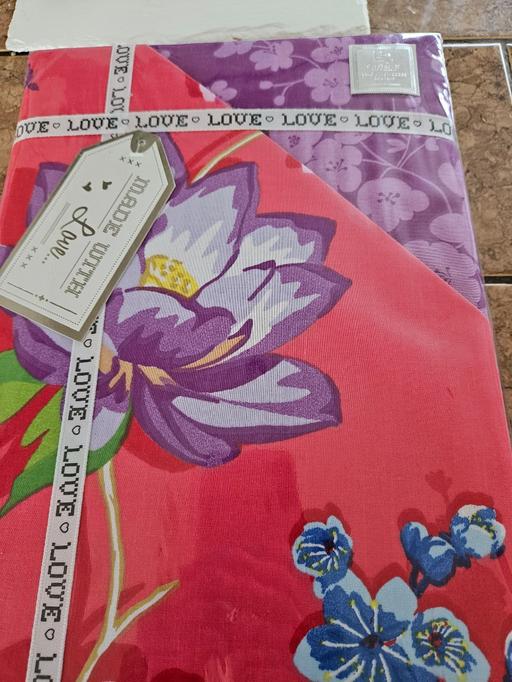 Buy & Sell Wrose Bradford - Photos for Kingsize Sapporo raspberry duvet set