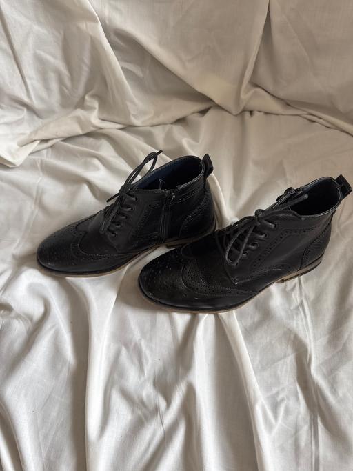 Buy & Sell Bradley Wolverhampton - Photos for Boys River Island Black Boots Size 2