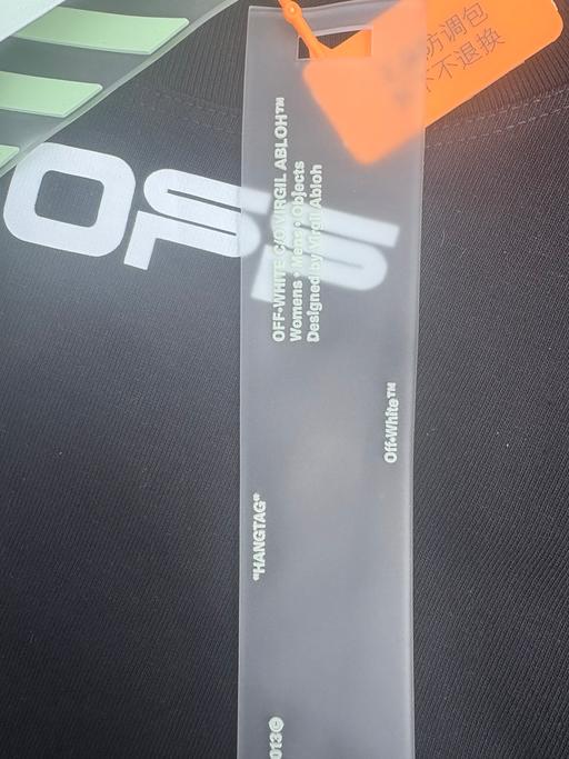 Buy & Sell Bold Heath Saint Helens - Photos for Off white t shirt