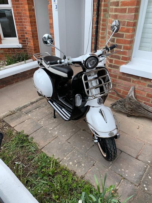 Vehicles Brighton City Centre Brighton - Photos for Bumblebee Electric Moped