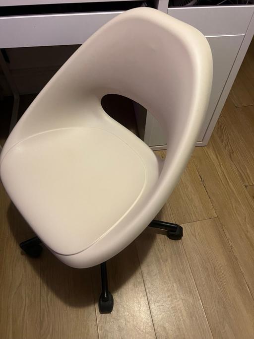 Buy & Sell Upper Edmonton North London - Photos for A swivel chair