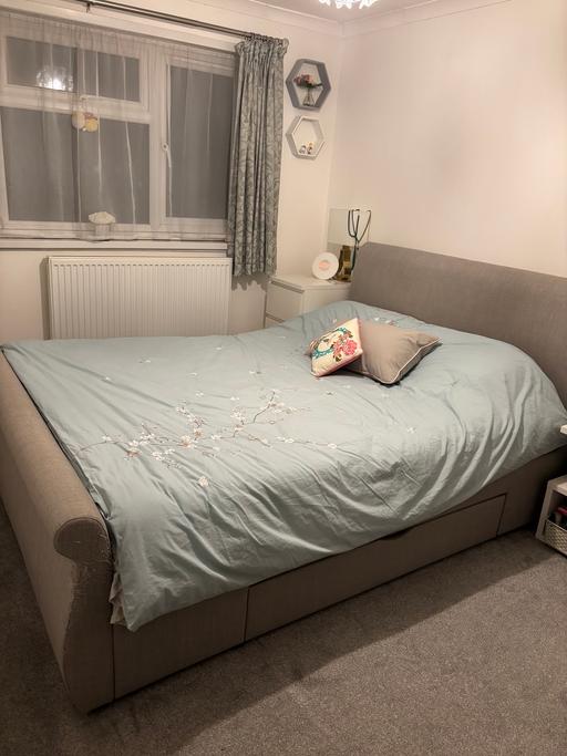 Buy & Sell Tottenham North London - Photos for King size slay bed with mattress