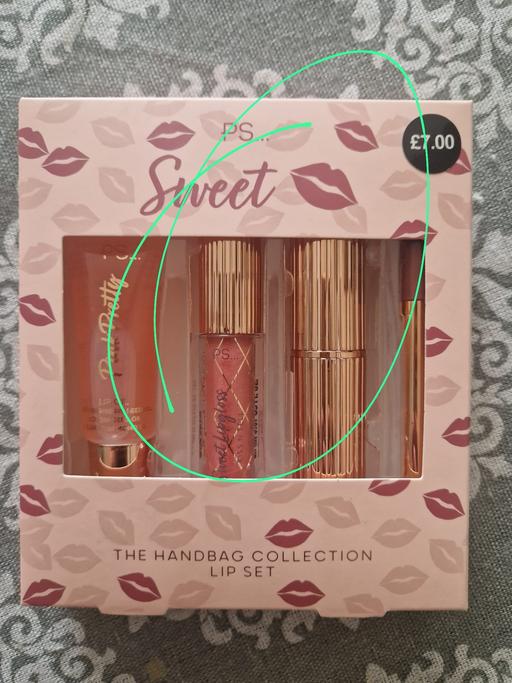 Buy & Sell Dudley Port Sandwell - Photos for lip set new in box