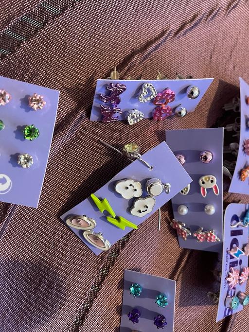 Buy & Sell Carlton Gedling - Photos for Claire’s earrings bundle