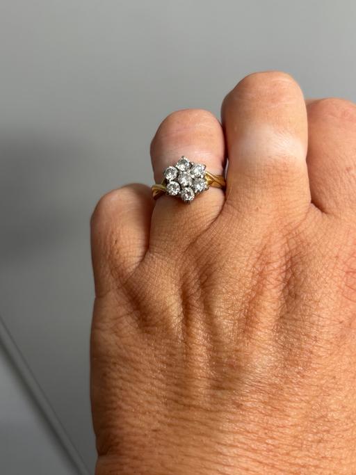 Buy & Sell Langley New Forest - Photos for Beautiful 18 ct gold flower ring 1caret