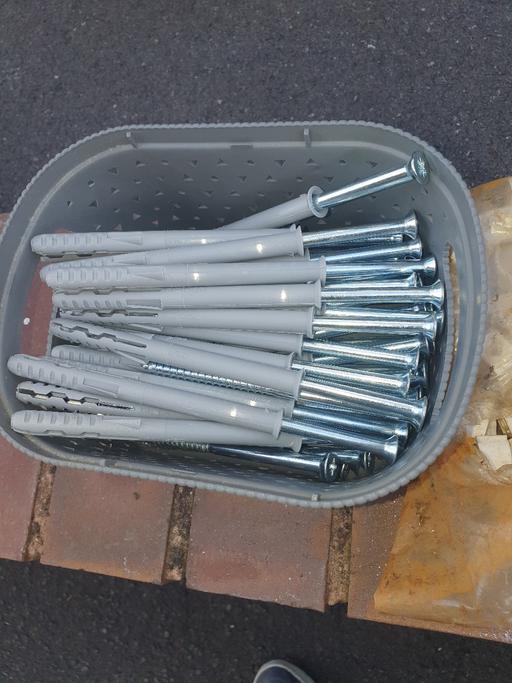 Buy & Sell Gornal Wood Dudley - Photos for 40, F10 x 120 Screws & Rawlplugs, 15mm Clips