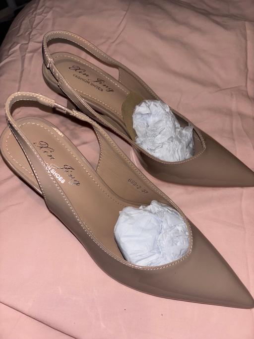 Buy & Sell Phipps Bridge Station Merton - Photos for Beautiful heels