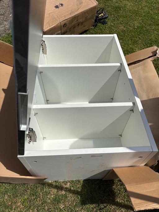 Buy & Sell Worcester Park Sutton - Photos for 2 x kitchen cabinets