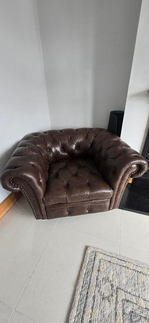 Buy & Sell Southend-on-Sea Southend-on-Sea - Photos for 2 armchairs chairs and 2 seater Chesterfield