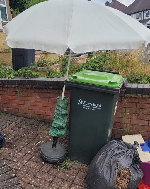 Buy & Sell Oldbury Sandwell - Photos for Garden parasol and stand