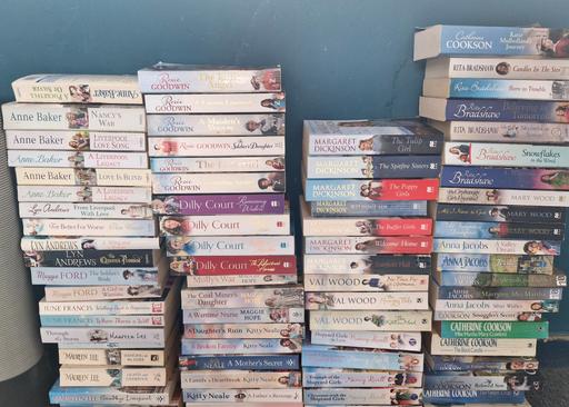 Buy & Sell Greenford Ealing - Photos for JOB LOT OF 75 BOOKS