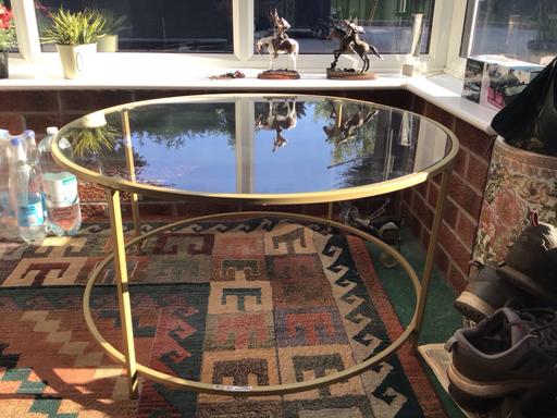 Buy & Sell Skelmersdale West Lancashire - Photos for Glass topped round coffee table