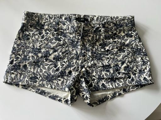 Buy & Sell Riddlesdown South East London - Photos for Grey floral shorts women’s H&M 10