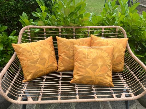Buy & Sell Riddlesdown South East London - Photos for Four outdoor cushions with inserts 40cm