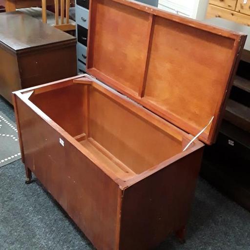 Buy & Sell Saint Pauls Trading Estate Tameside - Photos for Vintage brown wood bedding box