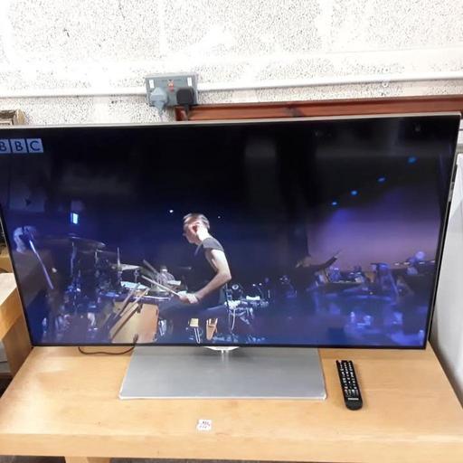 Buy & Sell Saint Pauls Trading Estate Tameside - Photos for Silver Samsung 50-inch Smart TV-some issues
