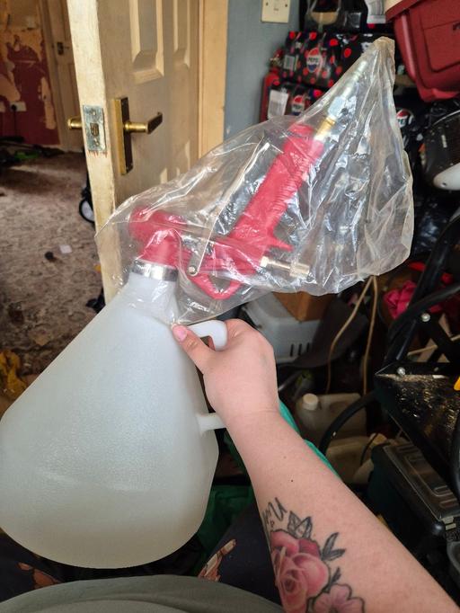 Vehicles Walton Liverpool - Photos for Hopper Spray gun with nozzles