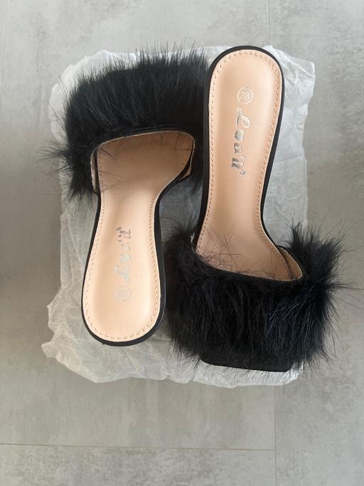 Buy & Sell Bermondsey South East London - Photos for Black Faux Fur Open-toe Slip-on Heels