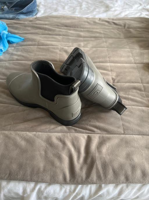 Buy & Sell Marble Arch Central London - Photos for Uggs rain boots.