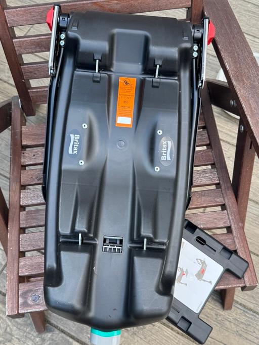 Buy & Sell Epsom Epsom and Ewell - Photos for Britax Romer new born car seat iso fix base