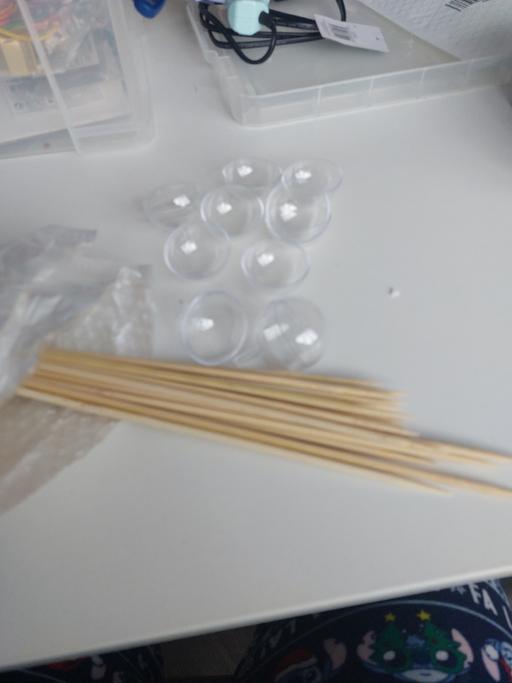 courses Hackney East London - Photos for sticks and balls make chocolate bouquets