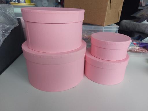 courses South Hackney East London - Photos for 4 pink round boxes