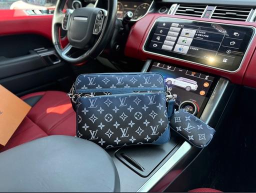 Buy & Sell Leatherhead Mole Valley - Photos for Black and dark blue Louis Vuitton Pouch