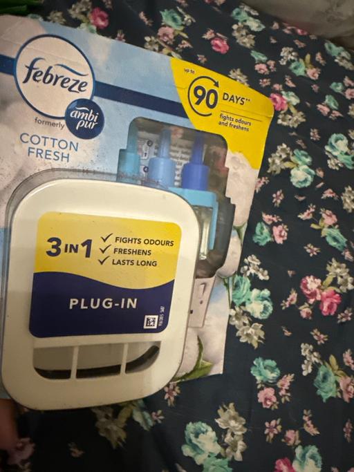 Buy & Sell Notting Hill West London - Photos for FEBREZE PLUG IN AND REFILL