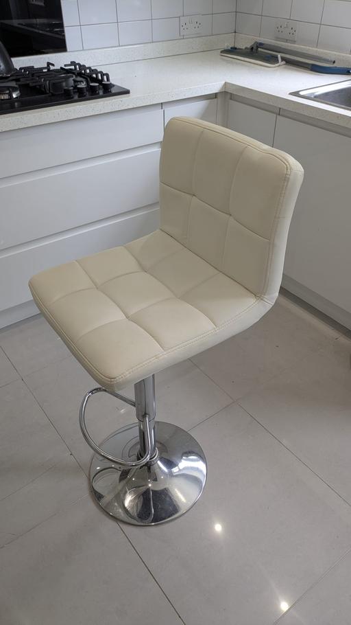 Buy & Sell Pembury Tunbridge Wells - Photos for 4 White Swivel Adjustable Stools