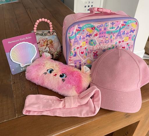 Buy & Sell Hagley Bromsgrove - Photos for Smuggle lunch box and other pink items