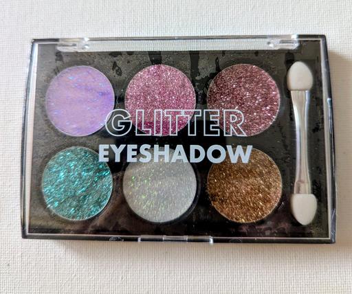 Buy & Sell Georgetown Blaenau Gwent - Photos for Glitter eyeshadow in colours of deep pink/lig