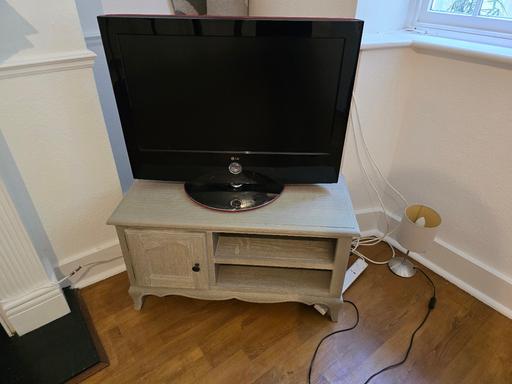 Buy & Sell Pentonville North London - Photos for old flatscreen 32inch tv - works well