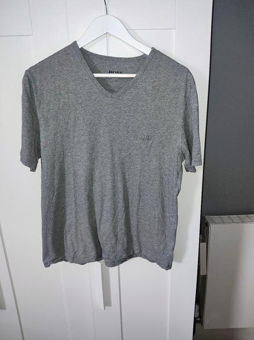 Buy & Sell Whittington Worcester - Photos for Hugo Boss v-neck t-shirt