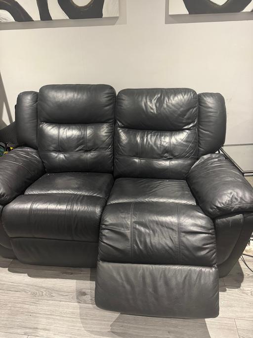 Buy & Sell Lambeth South West London - Photos for 2 &3 seater leather La-Z-Boy Sofas