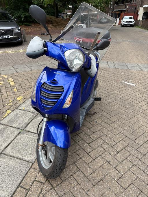 Vehicles Wandsworth Road South West London - Photos for Honda Ps 125cc