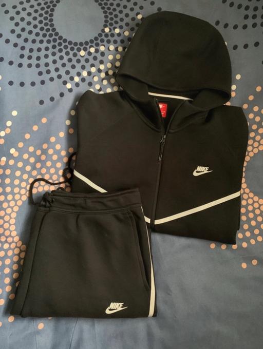 Buy & Sell Westlea Swindon - Photos for Black reflective tech fleece tracksuit