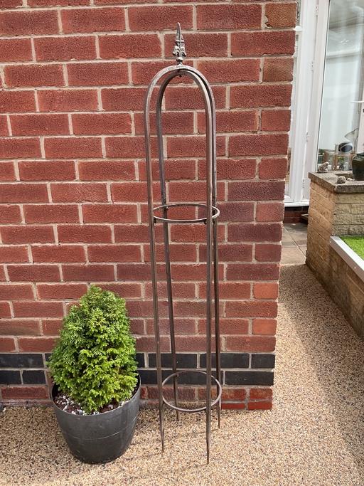 Buy & Sell Eastwood Broxtowe - Photos for GARDEN OBELISK CLIMBING PLANT FRAME.