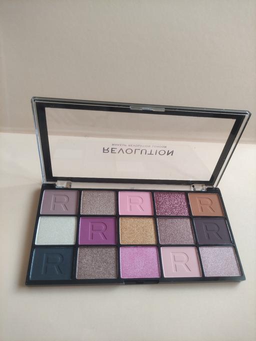 Buy & Sell Grafton Street Industrial Estate West Northamptonshire - Photos for Revolution eyeshadow palette