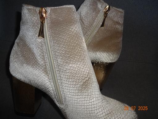 Buy & Sell Bradley Fold Bury - Photos for Krush Nude Velvet Ankle Boots Women's Size 4