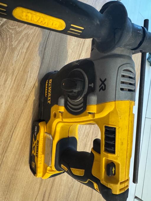 Buy & Sell Croydon Croydon - Photos for Dewalt hammer druk DCH273